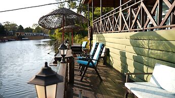 Sweet Home River Hotel