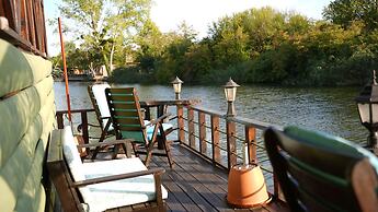 Sweet Home River Hotel