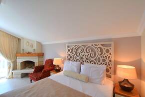 Sweet Home River Hotel