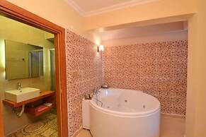 Sweet Home River Hotel