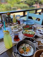 Sweet Home River Hotel