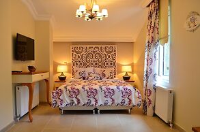 Sweet Home River Hotel