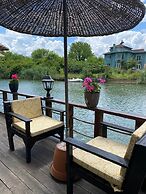 Sweet Home River Hotel