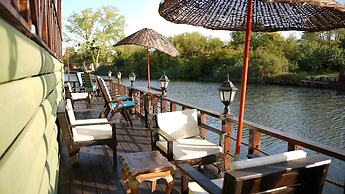 Sweet Home River Hotel