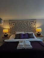 Sweet Home River Hotel