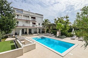 Pool Apartments Galeb