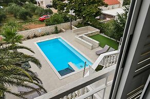 Pool Apartments Galeb