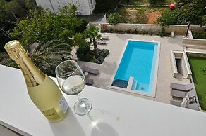 Pool Apartments Galeb