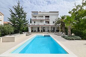 Pool Apartments Galeb