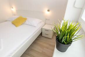 Apartments by the Sea Semy