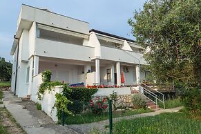 Apartments by the Sea Semy