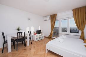 Apartments by the Sea Semy