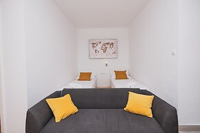 Apartments by the Sea Semy