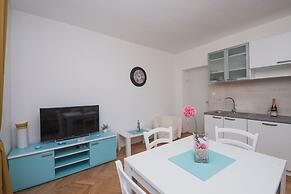 Apartments by the Sea Semy