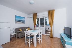 Apartments by the Sea Semy