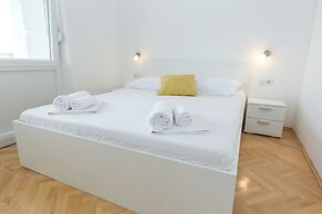 Apartments by the Sea Semy