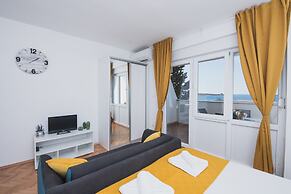 Apartments by the Sea Semy