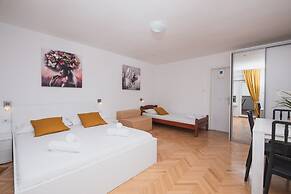 Apartments by the Sea Semy