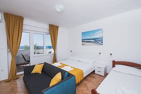 Apartments by the Sea Semy