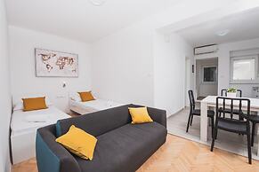 Apartments by the Sea Semy