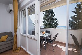 Apartments by the Sea Semy