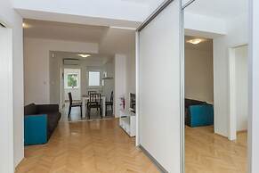 Apartments by the Sea Semy