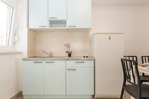 Apartments by the Sea Semy