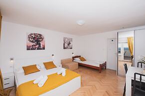 Apartments by the Sea Semy