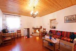 Fenareti Village House