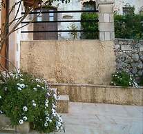 Fenareti Village House