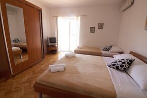 Studios & Rooms Fiesta