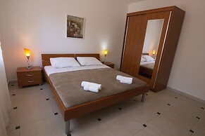 Studios & Rooms Fiesta