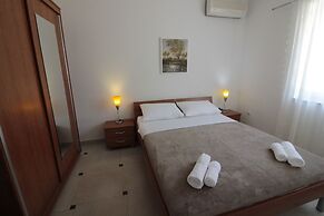 Studios & Rooms Fiesta