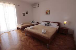 Studios & Rooms Fiesta