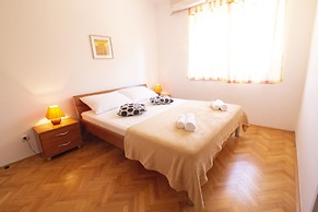 Studios & Rooms Fiesta