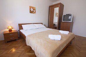 Studios & Rooms Fiesta