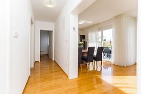 Summer Breeze Apartments