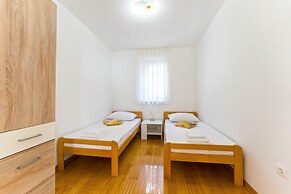 Summer Breeze Apartments