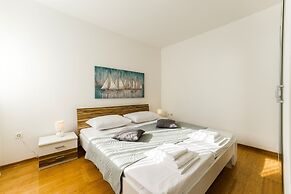 Summer Breeze Apartments