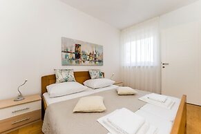 Summer Breeze Apartments