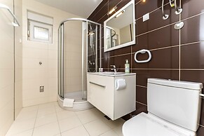 Summer Breeze Apartments