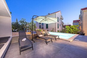 Summer Breeze Apartments