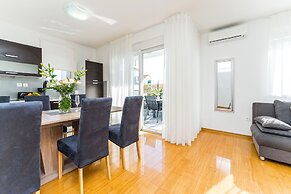 Summer Breeze Apartments