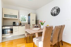 Summer Breeze Apartments