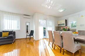 Summer Breeze Apartments