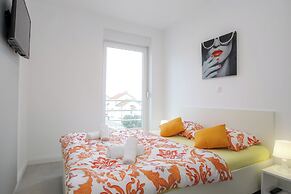 Apartments Tomana