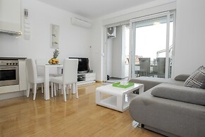Apartments Tomana