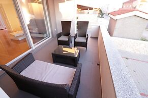 Apartments Tomana