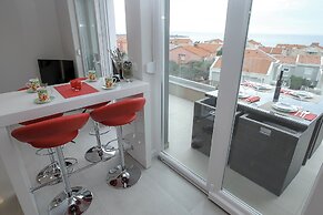 Apartments Tomana