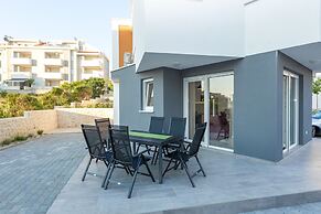 Apartments Tomana